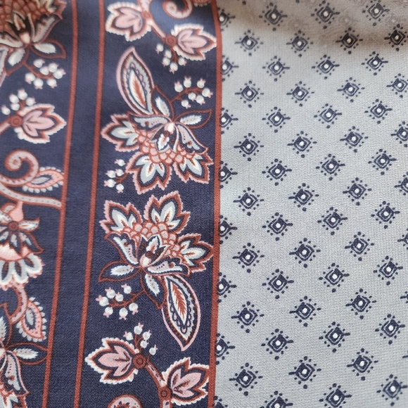 Maurices long sleeve boho tunic with lace and crisscross neckline,size L - Picture 5 of 8